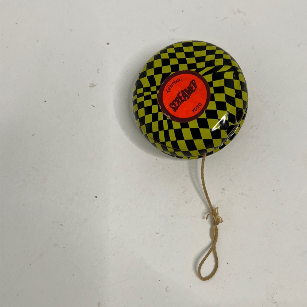 Screamer Vintage Yellow and Black Checkered Yo-Yo